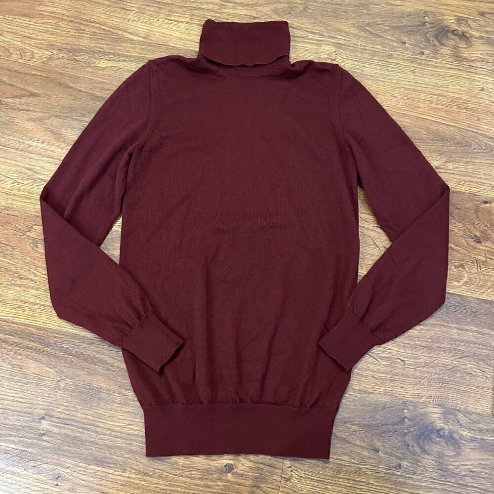 Loro Piana 100% cashmere turtleneck sweater